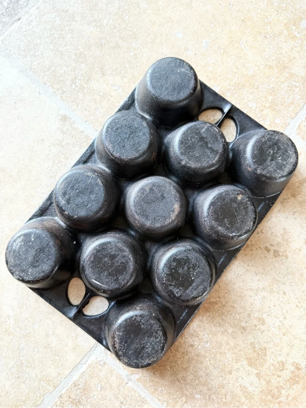 Griswold no. 10 Look Alike Cast Iron Vintage Popover Pan Muffin 11 Count
